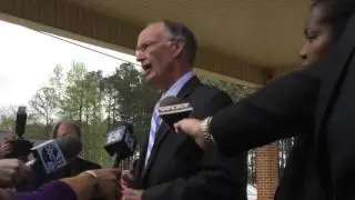 Watch Governor Robert Bentley skirt questions from reporters about his alleged affair