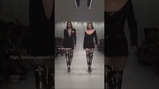 gigihadid & binxwalton for versace ss18.✨ #catwalk #runway #supermodels #models #gigihadid
