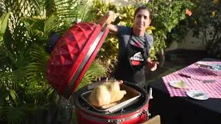 Pavo navideño en Kamado