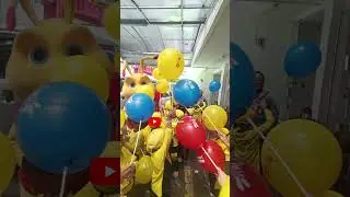 Badut Lucu Bagikan Balon Warna-warni Banyak Banget | #shorts #badut #lucu  #trending