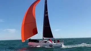 2UP: Jeanneau Sunfast 3300