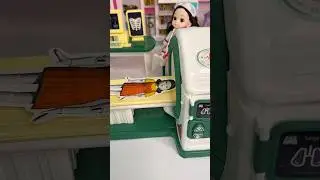 Распаковка игрушек из набора &laquo;Доктор&raquo; и игра &laquo;Кальмар&raquo; от Young-Hee | ASMR-видео