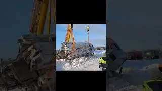 Бетононасос завалился на обочину, поднятие #авария #shorts #automobile #technology #происшествия