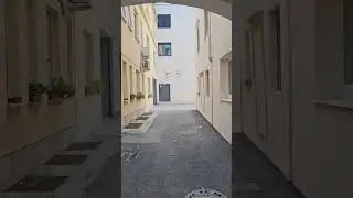 Stranski vhod v univerzitetno telovadnico Koper