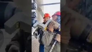 Screw big bolts with special tool