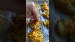 Crispy smashed potatoes baked with cheddar and bacon🤤