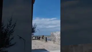 Menikmati Angin Pantai Tuban