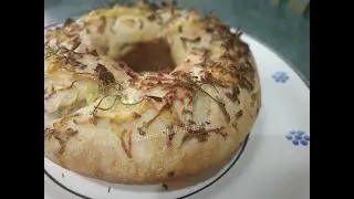 CIAMBELLA DI PANE CON TRITO DI PATATE CROCCANTI
