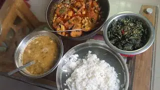 আজকের দুপুরের রান্নায় সবজি দিয়ে মাছ, শাক ভাজি আর ডাল।