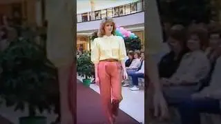 Предварительный показ весенней моды 1981 года | Подиум универмага в торговом центре 1980-х | Винт...