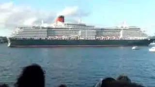 QE2 and Queen Victoria in Sydney