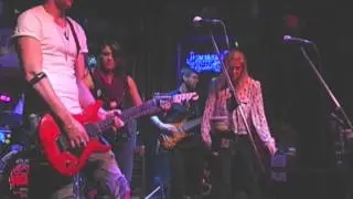 Smoke 'n Guns perform Sweet Child