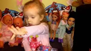 Беременная кукла и пупырчатый мяч frozen
