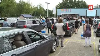 Drive-in diploma-uitreiking bij Ashram College