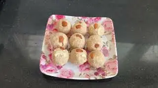 तोंडांत टाकताच विरघळणार असे बिना पाकाचे रवा लाडू #recipe 🙏🙏