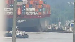 MV TOKYO EXPRESS at Panama canal