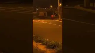CARA BIZARRO NA RUA DE MADRUGADA! #shorts #sinistro #cortes #madrugada #adrenaline #siniatreba
