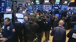 Dow Tumbles as Retreat in U.S. Stocks Continues