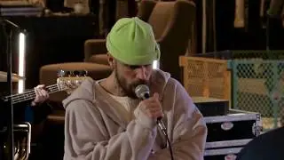 Джастин Бибер и его друзья играют под Yukon, Walking Away и Poppin' My Shee (23 октября 2025 г.)