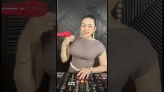Nikmati musik nya bareng DJ Clarissa 