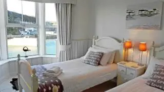 14 Bay View Holiday Cottage in Porthleven, Cornwall