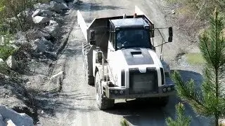 Погрузка шарнирно-сочлененного самосвала Terex TA 300