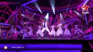 Nach Baliye 6 - Gurmeet performs a romantic act for Debina.