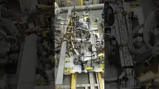 Our 4T load-bearing travel rails, with ABB welding robots for automated welding of automotive parts.