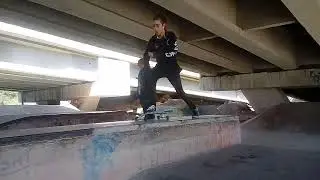 Montando skate e rol&eacute; (italo)