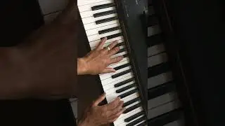 Сыграйте этот блюзово-джазовый фортепианный фрагмент Eb7 (урок игры на фортепиано)
