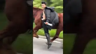 Este hombre pudo subir al caballo mientras corr&iacute;a 😰