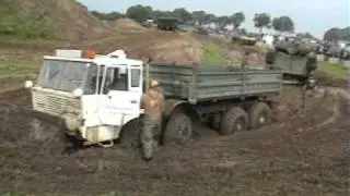 TATRA Treffen Seehausen 2010 Tatra Bergung durch BMP Panzer Tank Mud