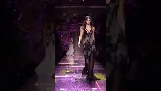 Kendall Jenner for Atelier Versace Fall 2015 Couture Collection  #voguerunway #runway #catwalktour
