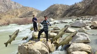 Nomadic life inZagros|Fishingskills 🌊🎣in the Khersan Riverand thestruggleforsurvivalin the mountains