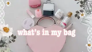 What&rsquo;s in My Heart Shaped Bag 👛💕