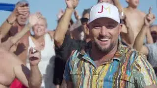 Jaman maakt feest op een gigantische boot voor zijn fans alles draait om de poen 💰