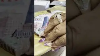 When pick up a coin with long nails 😂💅