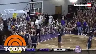 See basketball fans sing &lsquo;Silent Night&rsquo; for final minutes of game
