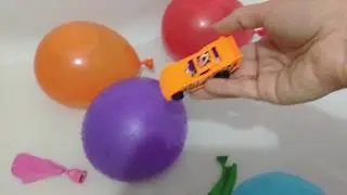 Learning colors with toy cars and balloons / Учим цвета с машинками и шариками.