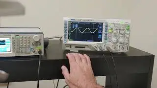Using the cursor tool on a RIGOL DS1104