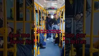 Se retan a una batalla de improvisaci&oacute;n en transmilenio 😬 #kofederacion #freestyle #rap #hiphop