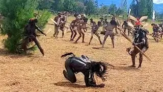War between Papuan mountain tribes in Indonesia often results in casualties - Toman F Lubis