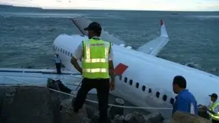 Bali team uses crane to salvage jet wreckage