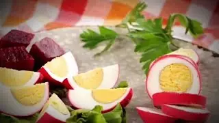 eggs in red/ To watch the full video, click on the linkin the description box👈