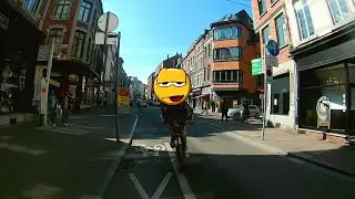 Ce cycliste rencontre un autre cycliste pas des plus malin ...