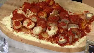 Mama Mancini's 6lbs Mozzarella Stuffed Meatballs w/ Bonus 1lb Sauce on QVC