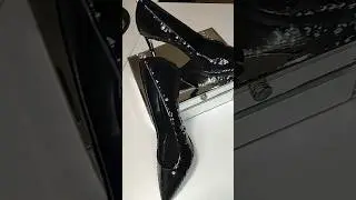 STATEMENT SHOES #holiday #shoes #holidaystyle