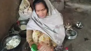 मूली कट रही