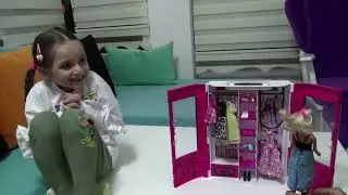 Lina Yeni Giysi Dolabı S&uuml;rprizi Yaptı Bebek Sinir Krizi Ge&ccedil;irdi | Eğlenceli &Ccedil;ocuk Videosu