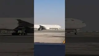 Saudi Airlines Boeing 777 at Jeddah Airport ✈️🇸🇦 #shorts